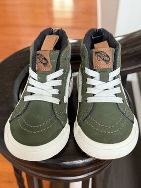 Vans TDLR 5.5 SK8-HI Zip Olive Green High-Top Skate Sneakers with White Stripe